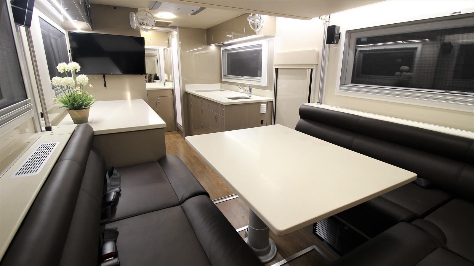 Commander Rv 2027 SLRV Commander 4x4 | TradeRVs | The ultimate Trade Rvs marketplace