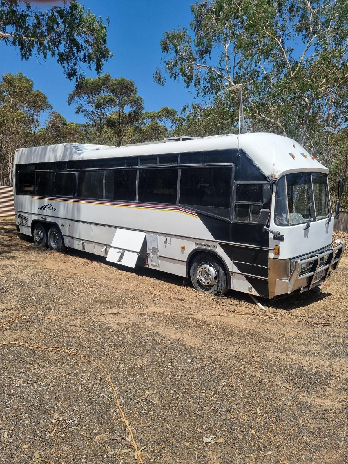 Denning Coach 1984 DENNING Tag axle Coach MOTORHOME | TradeRVs | The ultimate Trade ...
